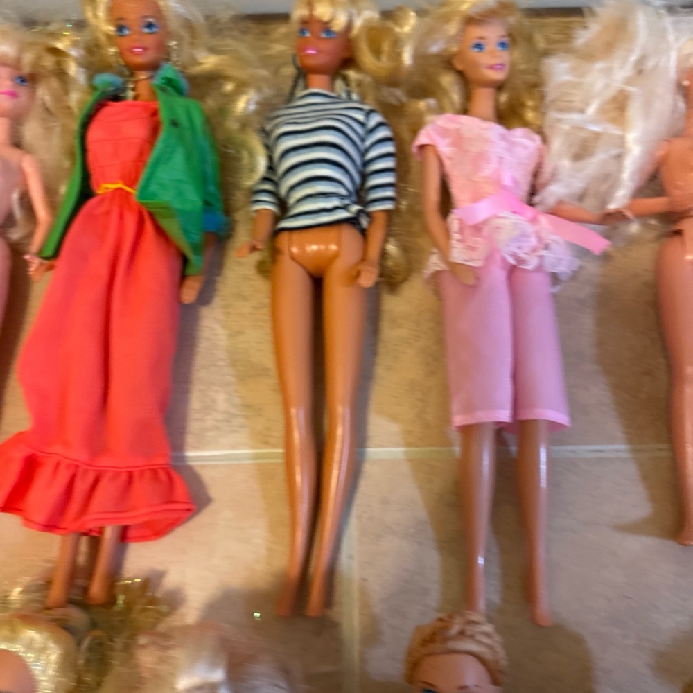 Vintage 60s 70s 80s & 90s Barbie Doll Lot And Some Clothes 21 Dolls - Picture 5 of 16